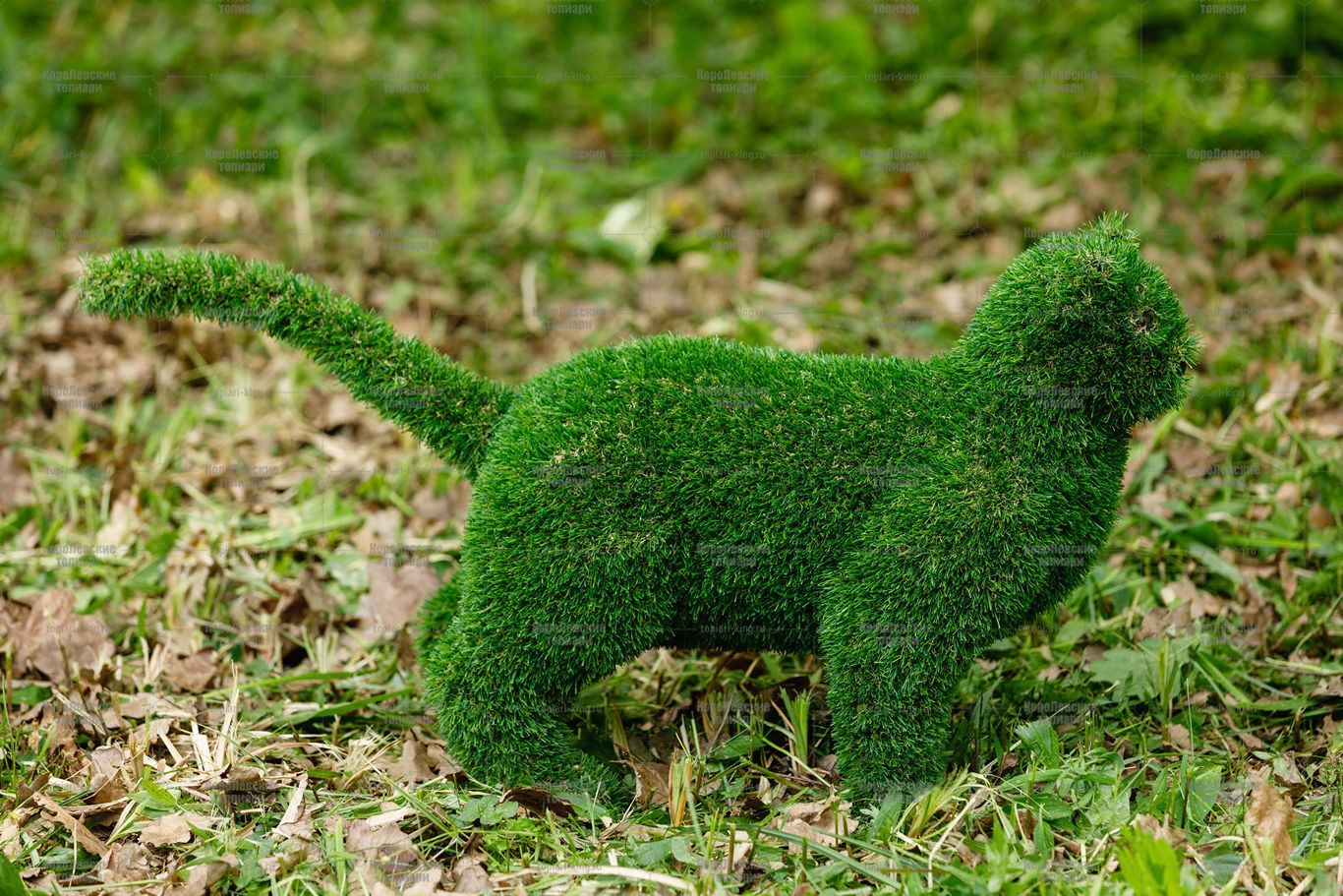 Топиар фигуры животных из искусственной травы